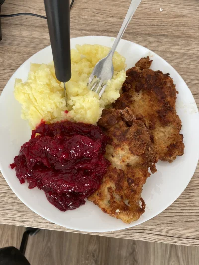 maciss - Wjechał obiad

#jedzzwykopem #obiad