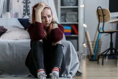 Neobychno - 20 letnia Julia przyniosła swój telefon do naprawy

Mężczyzna pracujący t...