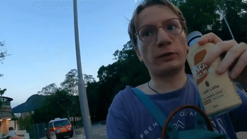 TeresaKorolInvestments - Filip Suchodolski piję wodę w jakiś sposób.
#raportzpanstwas...