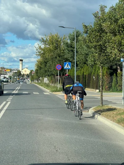 ovsky - @ovsky: Pedalarz wykorzystuje podstawy aerodynamiki kosztem wzrostu zapotrzeb...