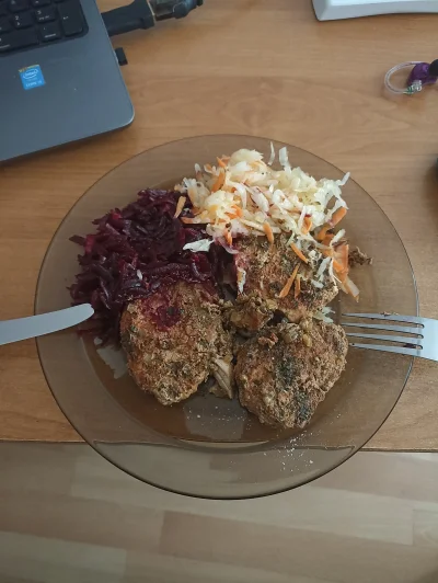 Baczny_Obserwator - Pieczony schabik że surówką i buraczkami dla przegrywa.
#przegryw...