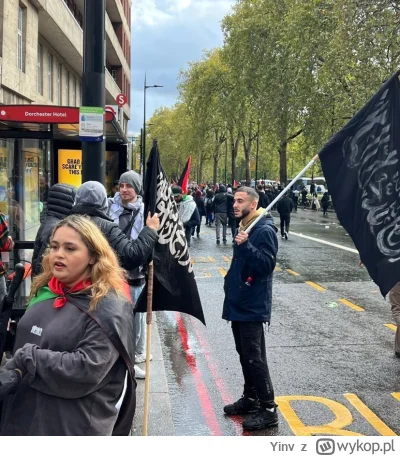 Yinv - W Londynie, w którym na pro-palestyńskich protestach flagi Al Kaidy i Isis są ...