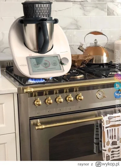 raynor - @Deathblow: Nie ładnie tak wycinać watermarki z czyjejś pracy :)