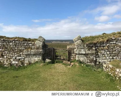 IMPERIUMROMANUM - Brama rzymska w pobliżu fortu Housesteads

Pozostałości bramy rzyms...