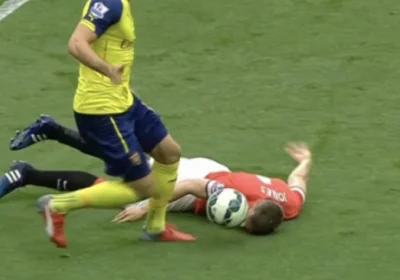 derivatives - Yoro prawie jak Jones 
#mecz