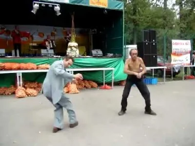 ChlopoRobotnik2137 - a tutaj sołtys Waldek tańcuje podczas dni cebuly we Wlosczowej, ...