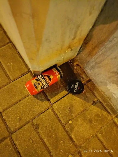 Umeraczyk - Katowice

Wysokoprocentowy a-----l i kubańskie cygarety