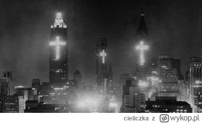 cieliczka - Wielki Piątek w Nowym Jorku w 1956 roku

Zdjęcie przedstawia trzy drapacz...