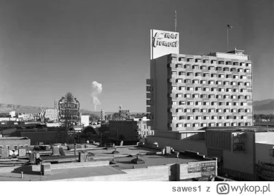 sawes1 - Niektórzy chcą mieć pokój z oknem na morze. W latach 50 w Las Vegas za oknem...