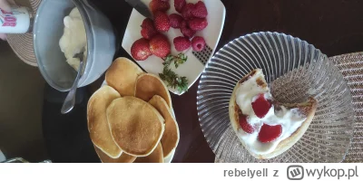 rebelyell - Śniadnie poczyniłem takie na słodko.
#jedzzwykopem #sniadanie #jedzenie