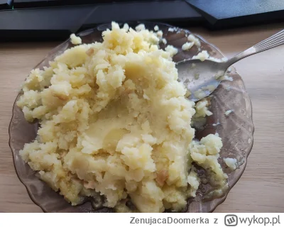 ZenujacaDoomerka - Powiecie, że jestem nienormalna bo jem na śniadanie ziemniaki z ma...