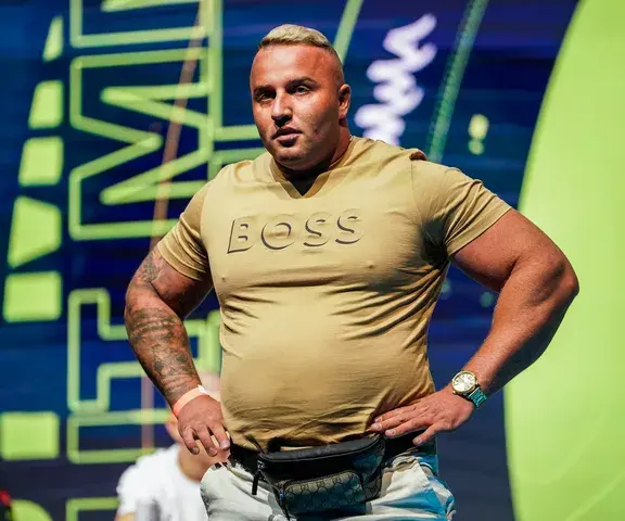 janson123 - #famemma #cytatywielkichludzi 
Ci co som, to som. Ci co nie chcom to nie ...