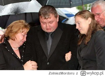 ZolniezMordoru - Zdjecie placzącej  rodziny na pogrzebie leppera którego chcieli wrob...