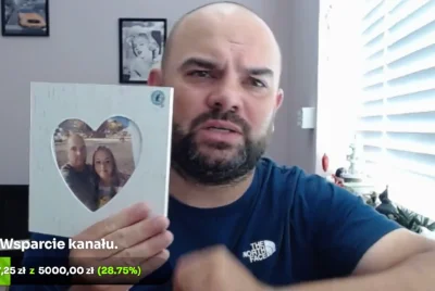 czerwona_krewetka - Jarek na live się pochwalił kuzynka 
#jareknaemigracji #raportzpa...