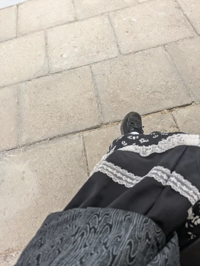 jutronaobiadznowuryz - Ktoś się znowu na mnie spojrzał z obrzydzeniem i tak wsm ludzi...