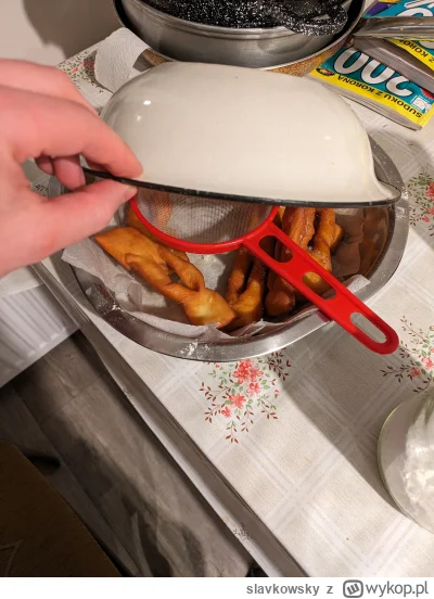 slavkowsky - Pierwsza zasada klubu faworków - nie mów domownikom że zostały jeszcze f...