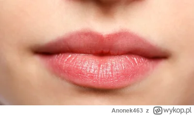 Anonek463 - Co polecacie na piekące wargi? 
Używalem pomadek za 5-10 zł jak i takich ...