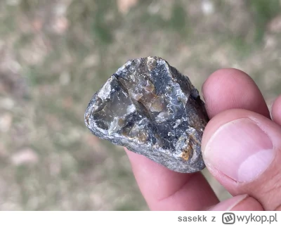 sasekk - #mineraly #kamienie #kiciochpyta 
Siema znalazłem taki oto ładny kamień pyta...