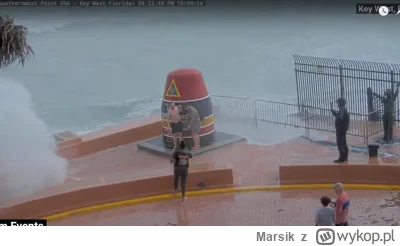 Marsik - te zj--y sobie tam selfiaki robią właśnie xD

#huragan