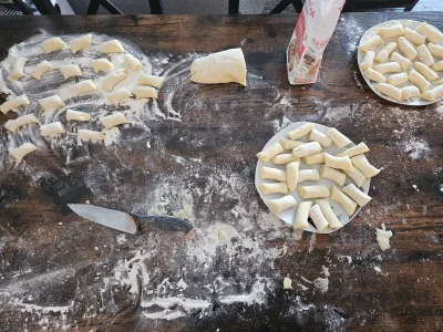 pypowicz - Na dzisiaj kopytka z sosem ziołowo - kurkowym.
(｡◕‿‿◕｡)
Miała wyjść porcja...