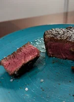 Warcomx - #gotujzwykopem #chwalesie

A se zrobiłem idealnego steka z polędwicy wołowe...