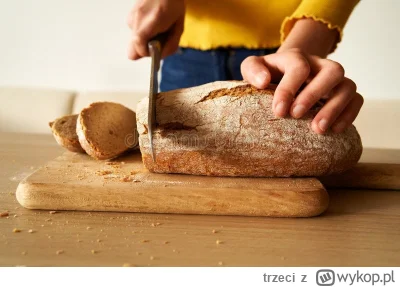 trzeci - Słyszałem że ponad połowa facetów nie umie kroić chleba prosto. Prawda to? 
...
