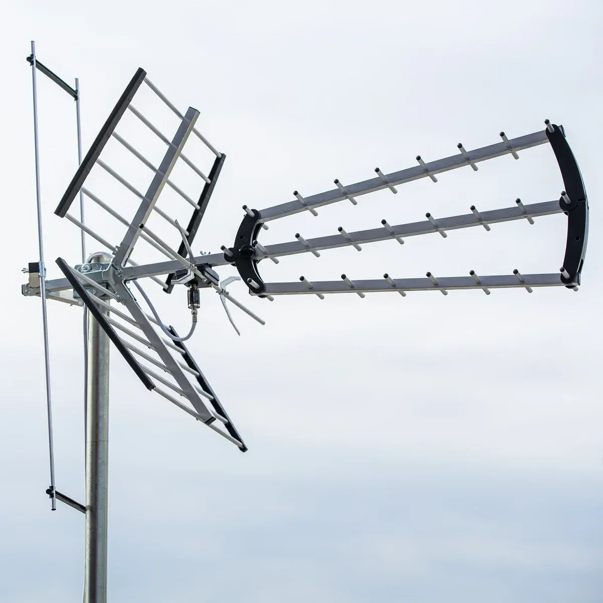 ZAKAPIOREK - @Kakarot_Z: pimpek może robić za antene
SPOILER