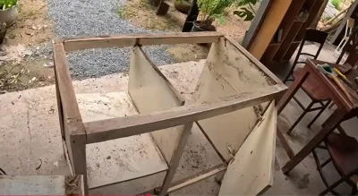 PrawdaTeraz - Hahahaha pleśn i wilgoć zjadły szafkę a ten ją szlifuje i będzie cacy (...