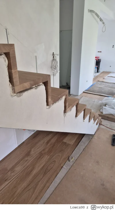 Lowca90 - @Barok montuje rocznie kilkanaście kompletów schodów i zgadzam się z mirkie...