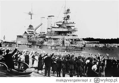 makgyvergaleriapl - Wycieczka szkolna austrowęgierskich uczniów wpływa do wodnego mia...