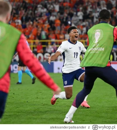 aleksanderpalisander - #mecz Oli pokazuje wyraźnie, że go coś boli ( ͡º ͜ʖ͡º)