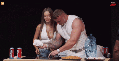 Najmanustrzeci - @alljanuszx: Denis jak na prawdziwego kukolda przystało po gotowaniu...