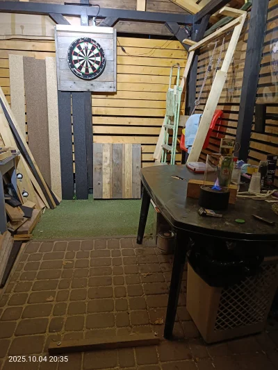 Bramborr - @NowyStaryMirek: Książkowa. 
Na wysokości obrzeża i sztucznej trawy jest u...