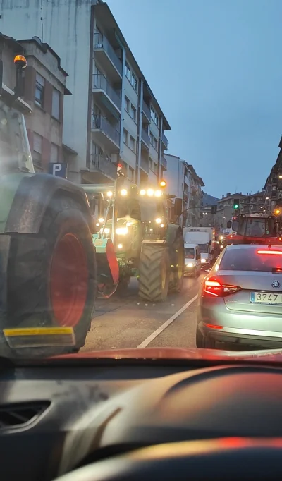 AdamES - #rolnictwo #protest #uniaeuropejska #gorzkiezale 

6km do klienta. Pastuchy ...