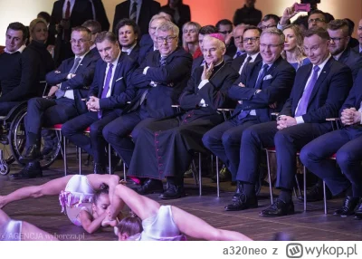 a320neo - Mogliby mu pokazać ten numer z dziewcyznkami a nie jakaś defilada. 
#polska...