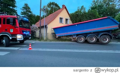 sargento - #heheszki #kolizja #zwirosraje #kierowcy
Naczepa ciężarówki uderzyła w dom...