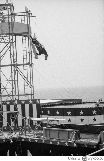 Ukiss - Na przełomie XIX i XX wieku, jedną z popularnych atrakcji w USA było "nurkowa...