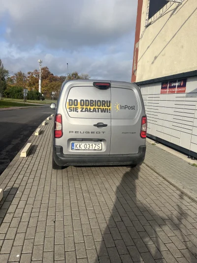 czerwony_kmer - No i jak tu przejść, wie ktoś? Zgłosiłem na straż miejską, na policję...