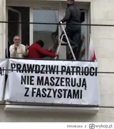 HHokuss - Osoba, która głosno krzyczała  z balkonu, pokazywała środkowe palce  to Bog...
