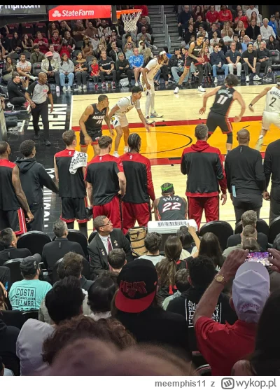 meemphis11 - Znajdź niepasujący element

#nba