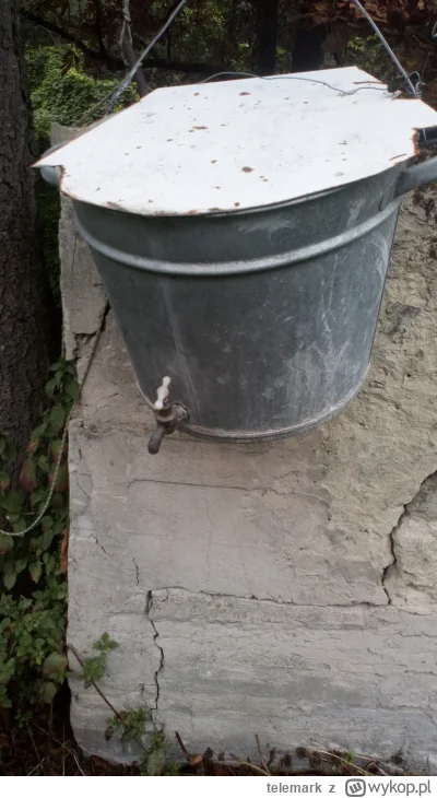 telemark - Do baniaka nalewa się wodę, blacha podgrzewa się od słońca i już można się...