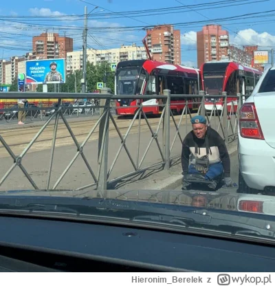 Hieronim_Berelek - Jak ktoś trafnie w komentarzu zauważył - Przynajmniej nie chodzi g...