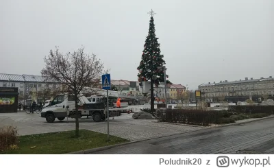 Poludnik20 - #tomaszowmazowiecki #łódzkie #swieta Instalacja choinki na glównym placy...