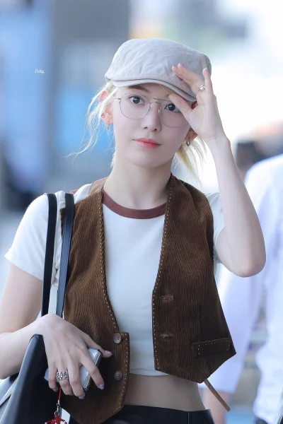 XKHYCCB2dX - #koreanka #sakura #lesserafim #japonka