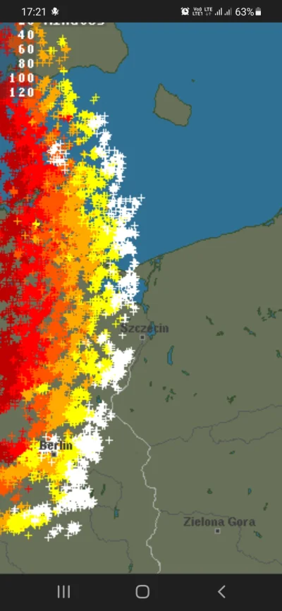 TomekNAUK - #szczecin Potężny Szczecin zlamał szeregi piorunów. Walczy dzielnie