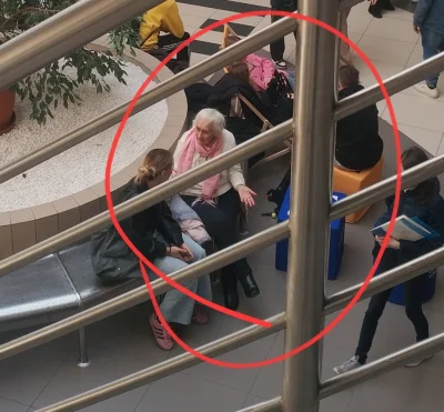 ThinkBackwards - @HorrorystycznyDemonPagona: To te słynne "Julki"? Dobrze się tam baw...