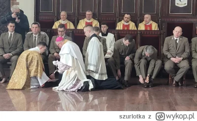 szurlotka - Biskup Janusz Stepnowski z diecezji łomżyńskiej wczoraj dokonał obmycia s...