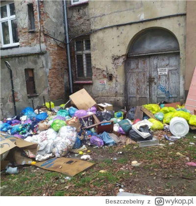 Beszczebelny - Wczoraj pod tym tagiem było zdjęcie z tego podwórka ale bez szerszego ...
