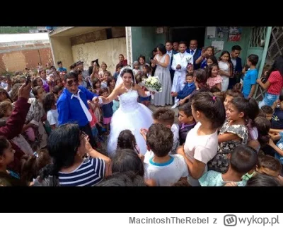 MacintoshTheRebel - YouTuber bald and bankrupt imprezował na tym osiedlu. Polecam ogl...