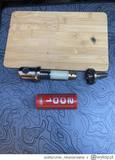 politycznie_niepoprawny - Życie truckera to tor przeszkód. 

Ponieważ stara antena CB...